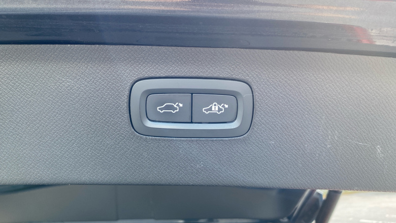 Volvo Xc90 2.0 T8 Recharge PHEV Inscription Pro 5dr AWD Auto Estate